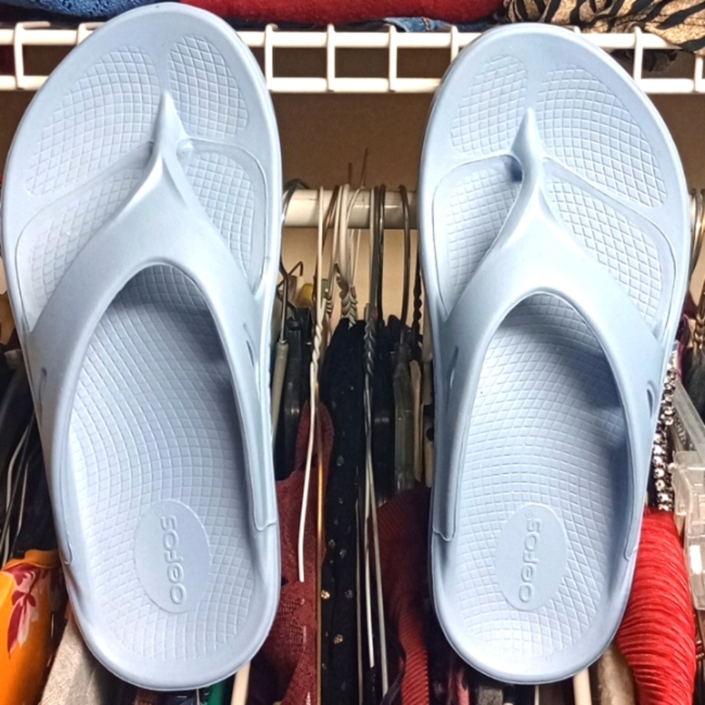 Oofos thong sandal